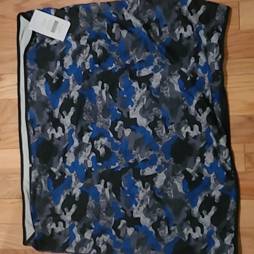 NWT Fabletics eclipse infinity scarf blue, black, white and gray print one size.